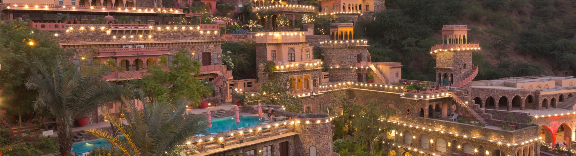 Neemrana-hotel-palace-inde