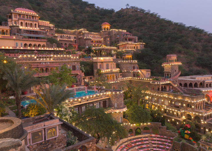 Neemrana-hotel-palace-inde