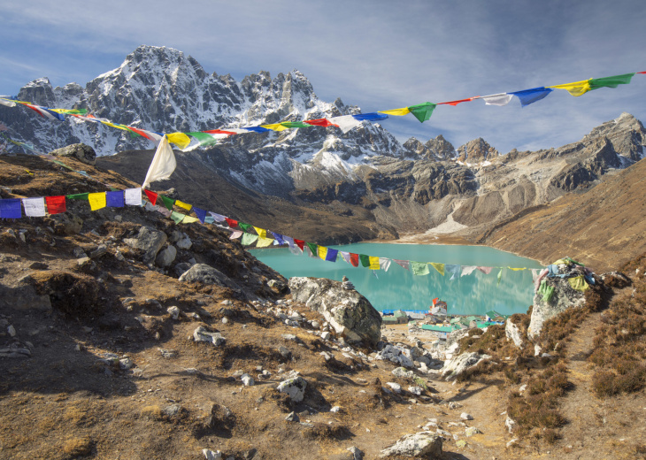 nepal-drapeaux-sommets