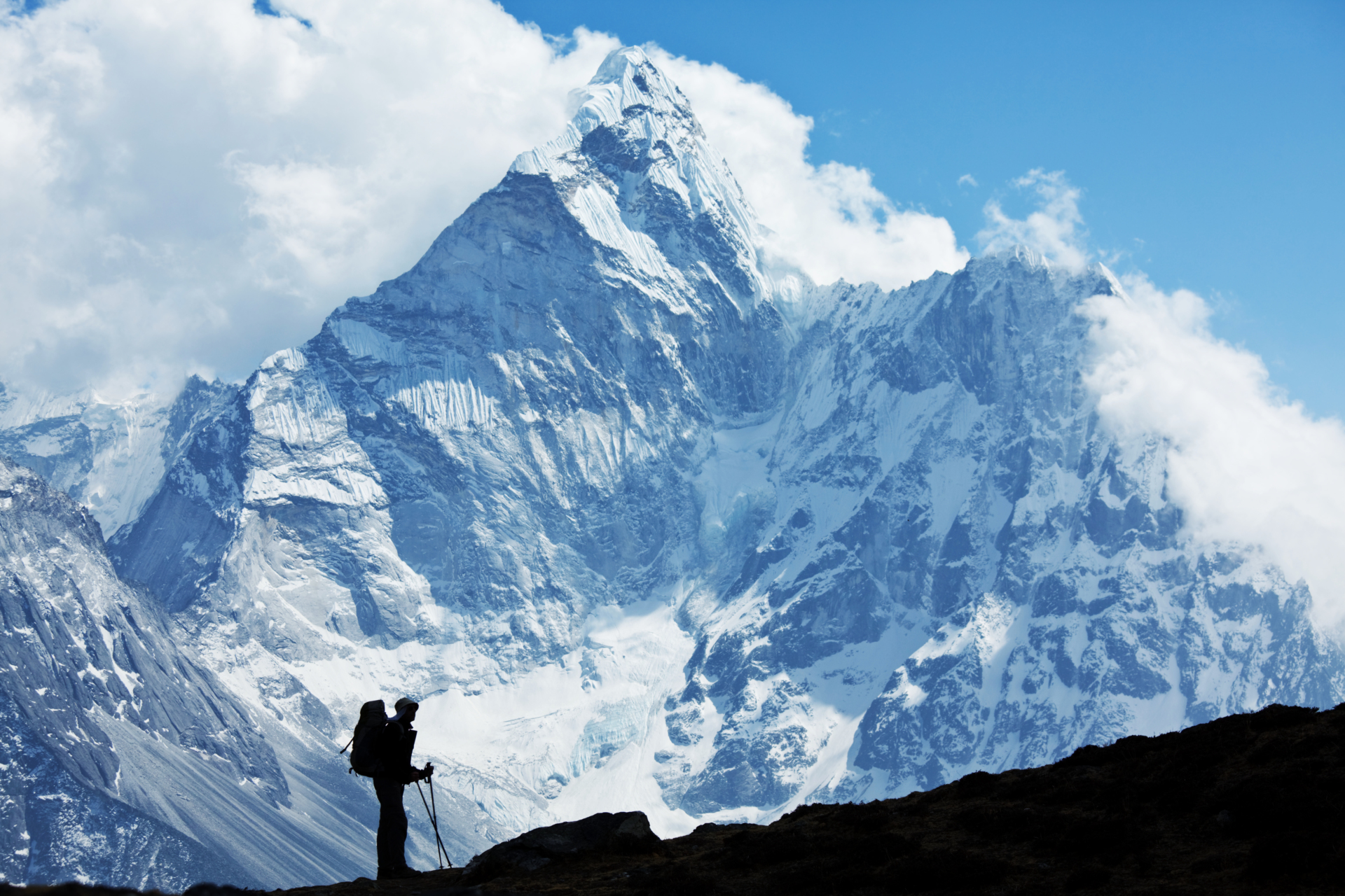 nepal-randonneur-montagnes