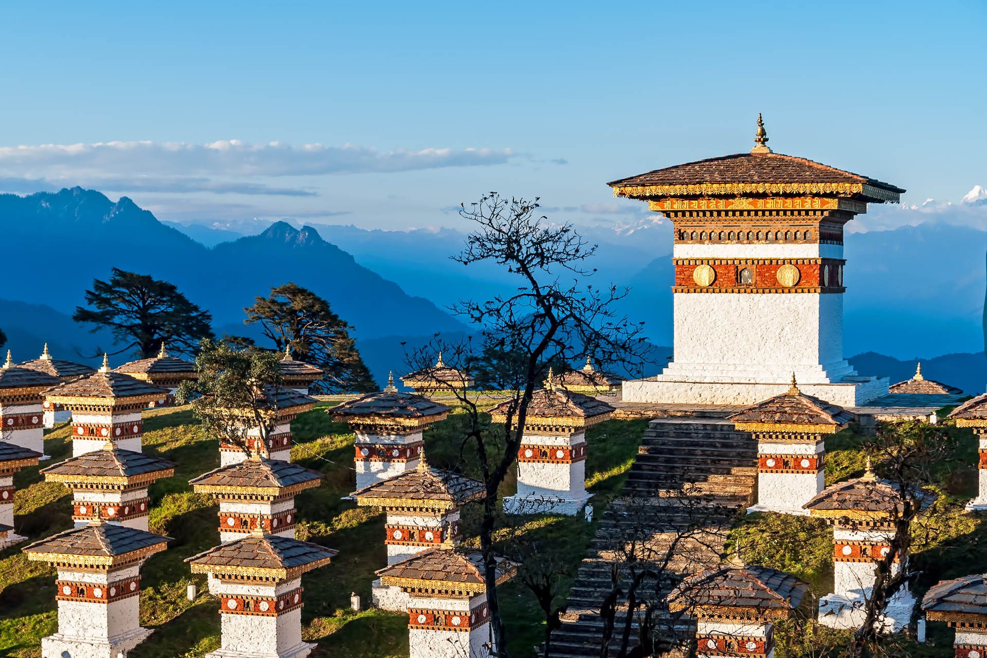 thimphu-bouthan-temple-montagnes